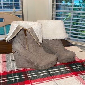 Juicy Couture wedges size 6.5